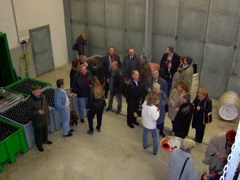 Besucher im neuen Presshaus, September 2003