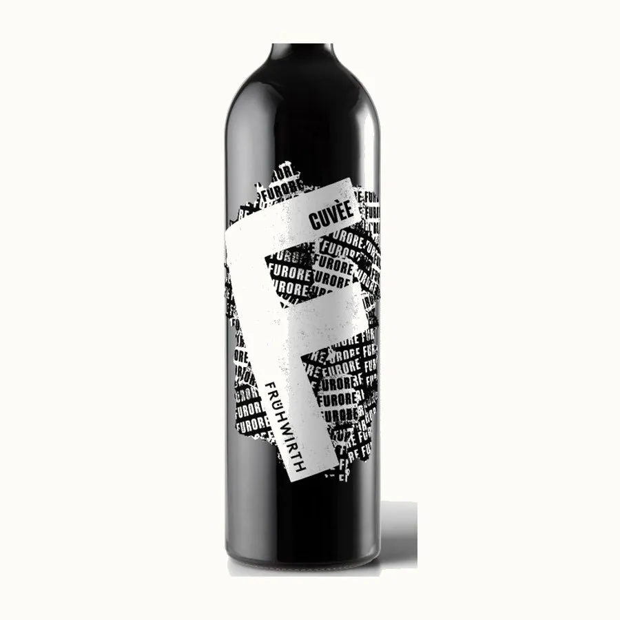 Schwarze Flasche Cuvée Furore mit Etikett wie gerissenes Papier