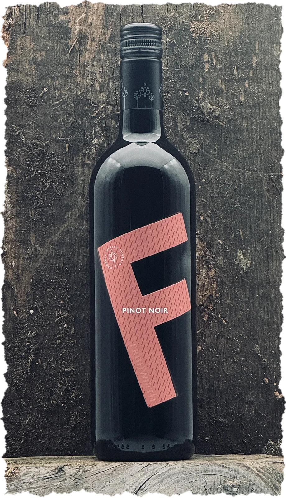 Flasche Pinot noir classic vor einer Rostwand